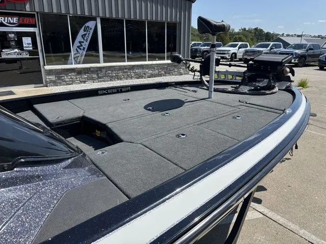 Slide: The Image of Skeeter ZX225 2019 - 8