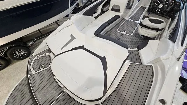 Slide: The Image of Monterey 224 FS 2020 - 23