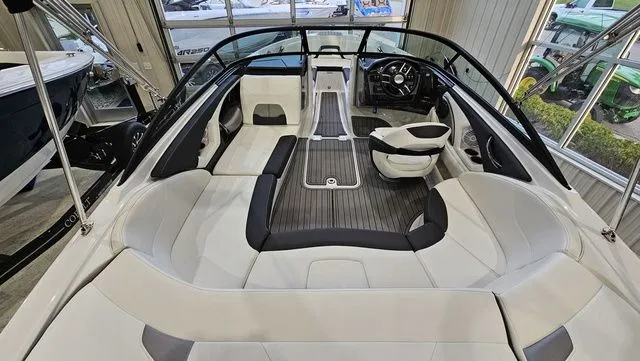 Slide: The Image of Monterey 224 FS 2020 - 6