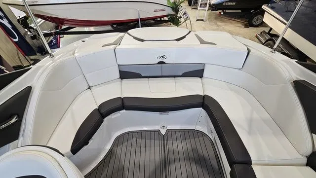 Slide: The Image of Monterey 224 FS 2020 - 8