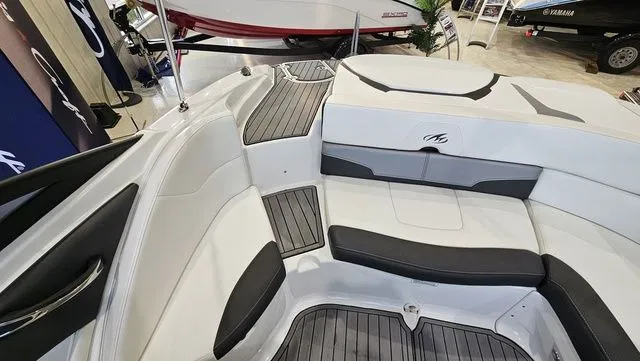 Slide: The Image of Monterey 224 FS 2020 - 22