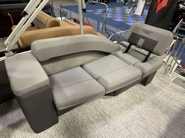 Slide: The Image of Bennington M Sport Lounge 23MSL Tritoon 2026 - 17