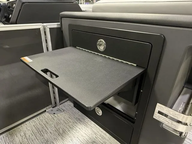 Slide: The Image of Bennington M Sport Lounge 23MSL Tritoon 2026 - 21