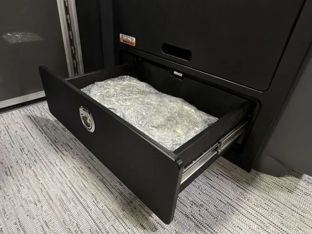 Slide: The Image of Bennington M Sport Lounge 23MSL Tritoon 2026 - 22