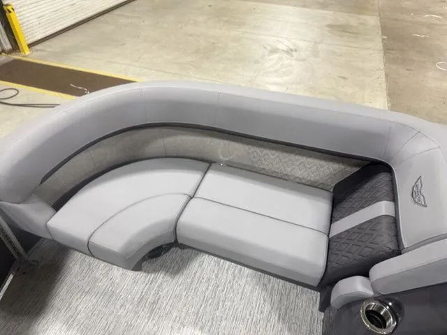 Slide: The Image of Bennington M Sport Lounge 23MSL Tritoon 2026 - 10