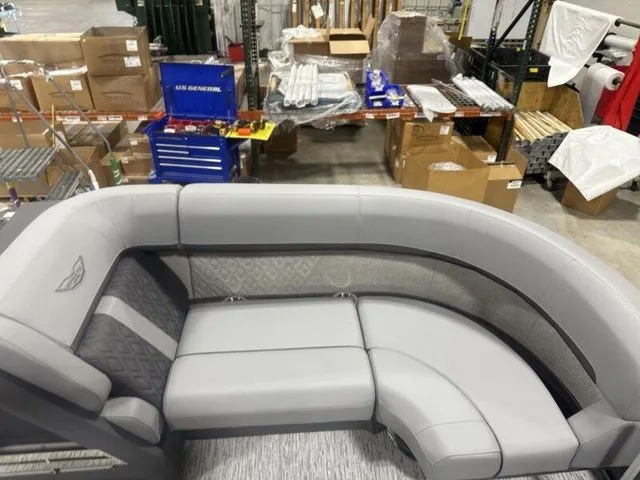 Slide: The Image of Bennington M Sport Lounge 23MSL Tritoon 2026 - 11