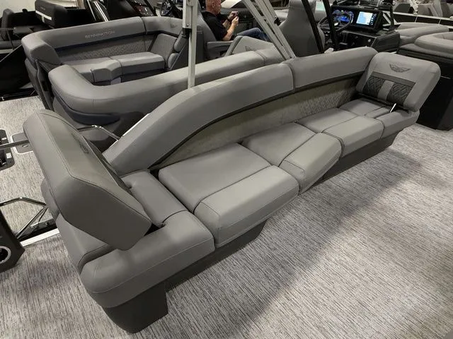 Slide: The Image of Bennington M Sport Lounge 23MSL Tritoon 2026 - 24