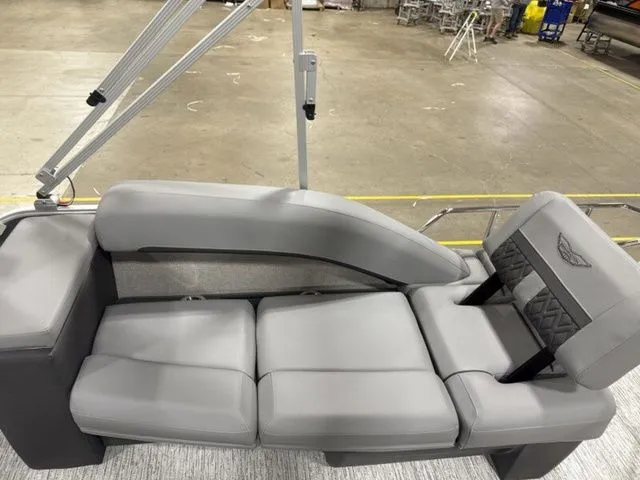 Slide: The Image of Bennington M Sport Lounge 23MSL Tritoon 2026 - 16