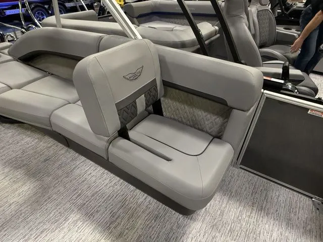 Slide: The Image of Bennington M Sport Lounge 23MSL Tritoon 2026 - 18