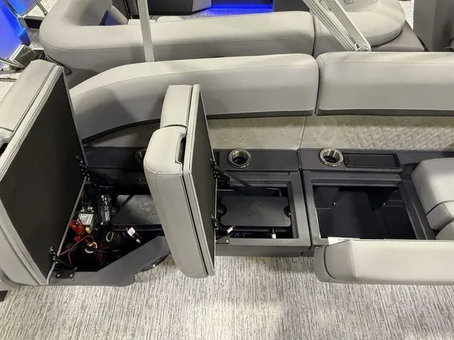 Slide: The Image of Bennington M Sport Lounge 23MSL Tritoon 2026 - 27