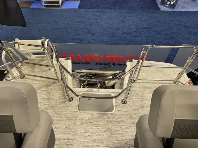 Slide: The Image of Bennington M Sport Lounge 23MSL Tritoon 2026 - 30