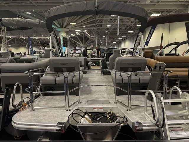 Slide: The Image of Bennington M Sport Lounge 23MSL Tritoon 2026 - 31