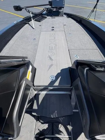 Slide: The Image of Vexus DVX 22s 2025 - 10