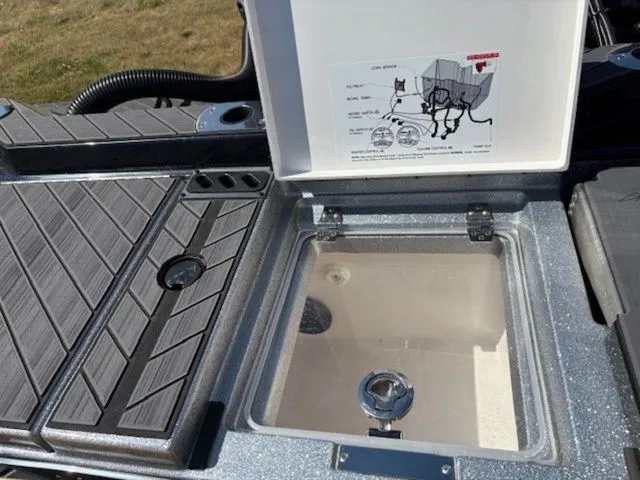 Slide: The Image of Vexus DVX 22s 2025 - 17