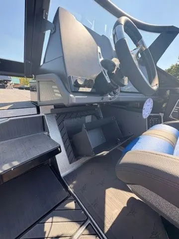 Slide: The Image of Vexus DVX 22s 2025 - 18