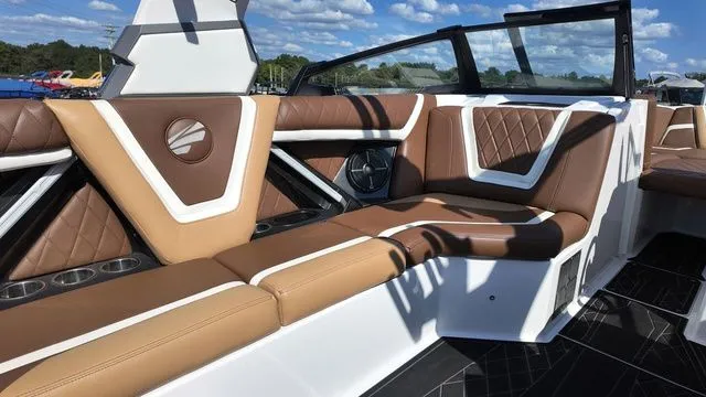 Slide: The Image of Tigé 25ZX 2020 - 17