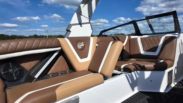 Slide: The Image of Tigé 25ZX 2020 - 21