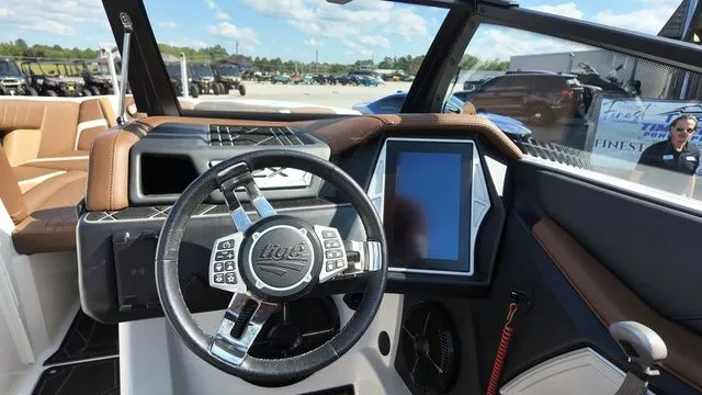 Slide: The Image of Tigé 25ZX 2020 - 27