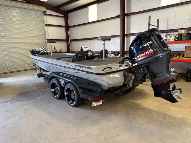 Slide: The Image of Skeeter FXR 20 2020 - 3