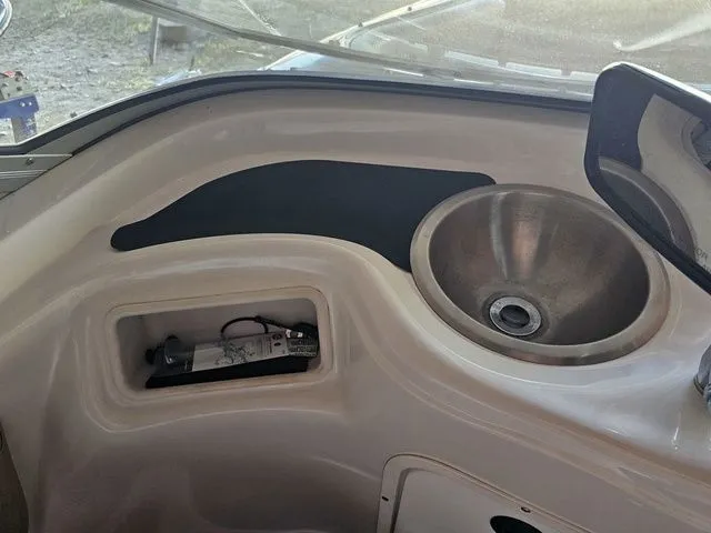 Slide: The Image of Four Winns F204 2008 - 11