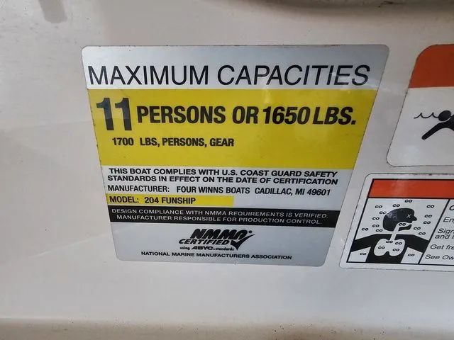 Slide: The Image of Four Winns F204 2008 - 12