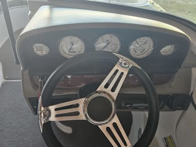 Slide: The Image of Four Winns F204 2008 - 9