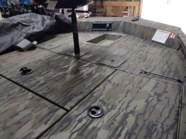 Slide: The Image of Lowe Stinger 175C 2026 - 10