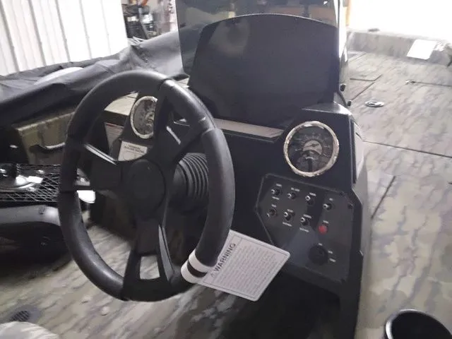 Slide: The Image of Lowe Stinger 175C 2026 - 9