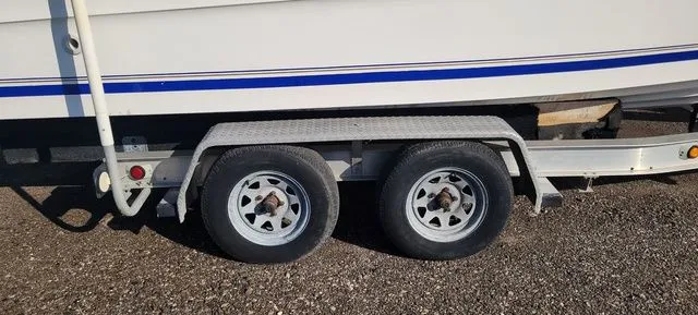 Slide: The Image of Sea Ray Laguna 23 1990 - 23