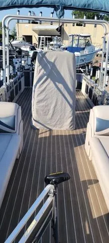 Slide: The Image of Apex Marine 824 Pro Troll Deluxe 2018 - 10