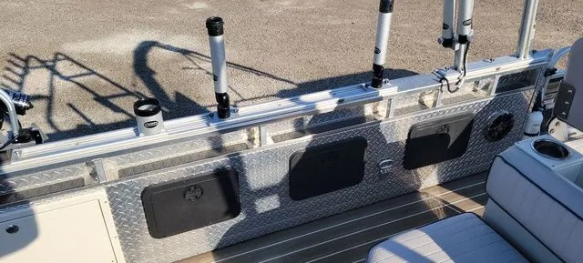 Slide: The Image of Apex Marine 824 Pro Troll Deluxe 2018 - 13