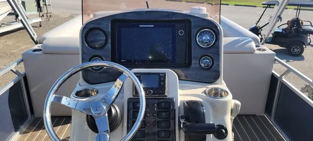 Slide: The Image of Apex Marine 824 Pro Troll Deluxe 2018 - 15