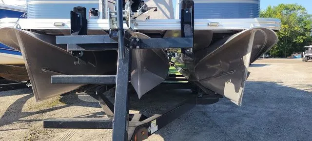 Slide: The Image of Apex Marine 824 Pro Troll Deluxe 2018 - 25