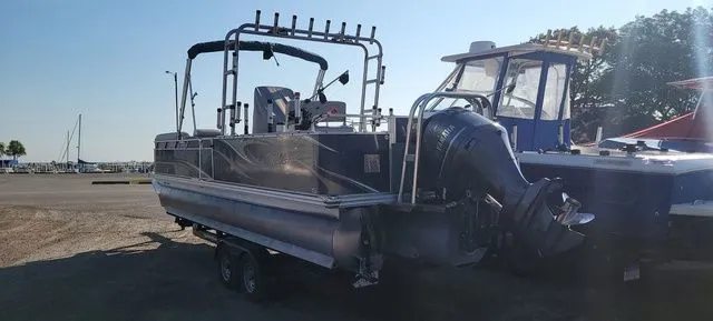 Slide: The Image of Apex Marine 824 Pro Troll Deluxe 2018 - 3