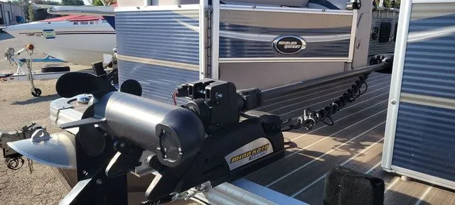 Slide: The Image of Apex Marine 824 Pro Troll Deluxe 2018 - 9