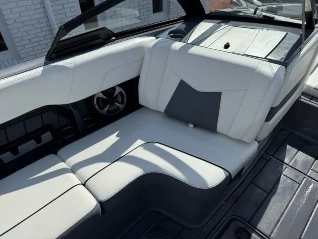 Slide: The Image of Malibu Wakesetter 23 MXZ 2021 - 10