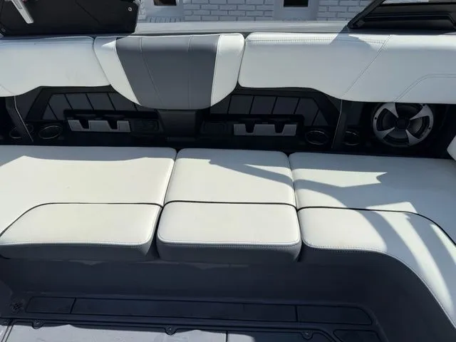 Slide: The Image of Malibu Wakesetter 23 MXZ 2021 - 11