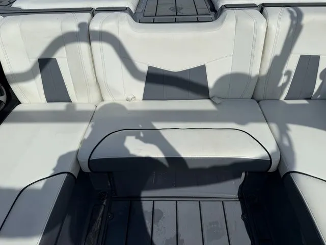 Slide: The Image of Malibu Wakesetter 23 MXZ 2021 - 13