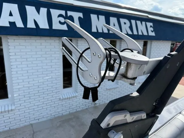 Slide: The Image of Malibu Wakesetter 23 MXZ 2021 - 15