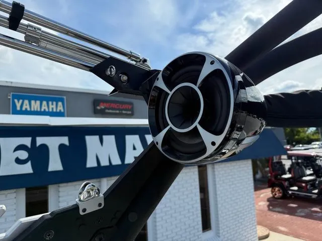 Slide: The Image of Malibu Wakesetter 23 MXZ 2021 - 16