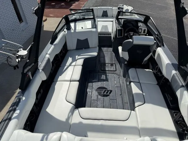 Slide: The Image of Malibu Wakesetter 23 MXZ 2021 - 17