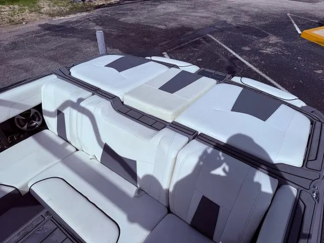 Slide: The Image of Malibu Wakesetter 23 MXZ 2021 - 18