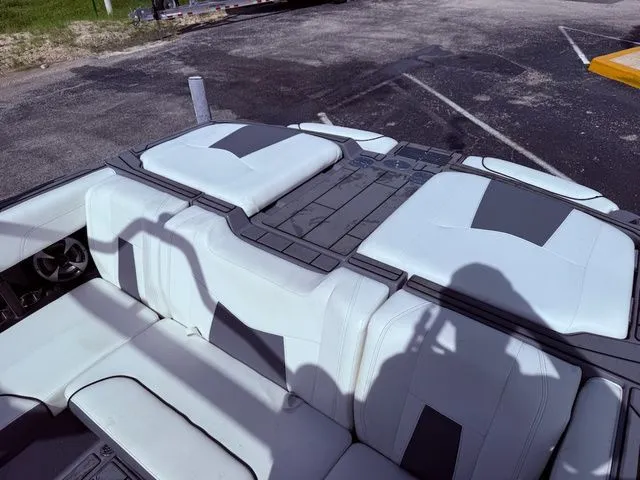 Slide: The Image of Malibu Wakesetter 23 MXZ 2021 - 19