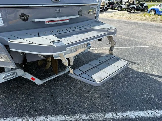 Slide: The Image of Malibu Wakesetter 23 MXZ 2021 - 7