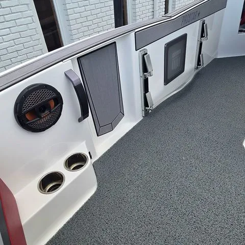 Slide: The Image of MasterCraft ProStar 2023 - 18