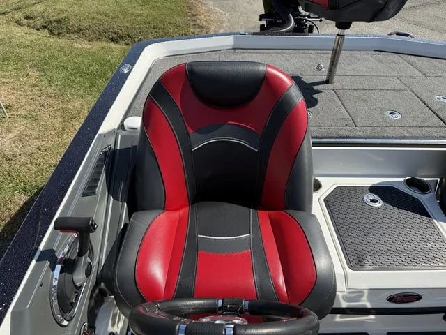 Slide: The Image of Ranger Z520L 2021 - 12