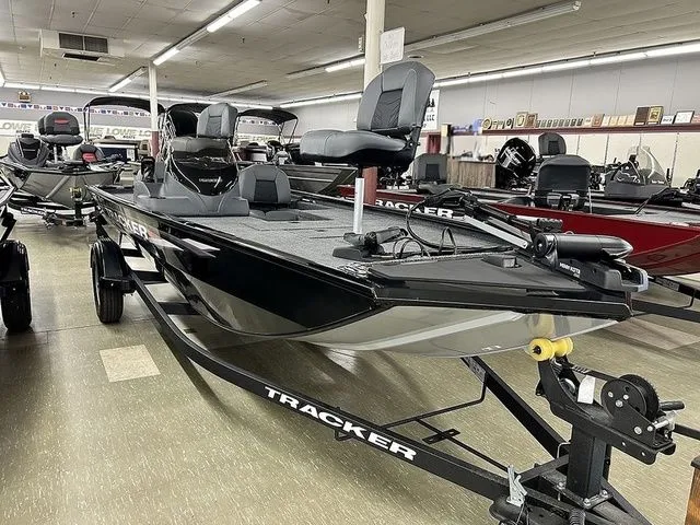 The Image of Tracker Pro 170 2026 - 1