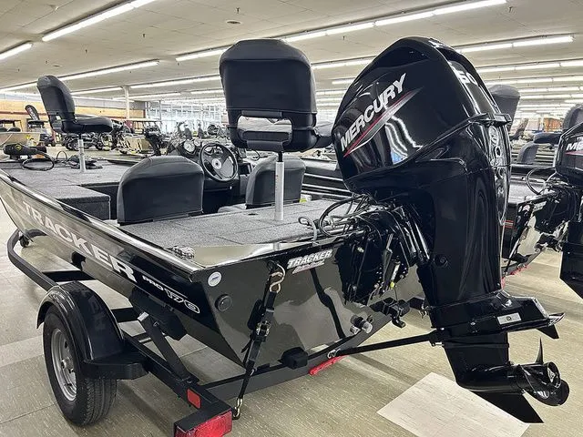 Slide: The Image of Tracker Pro 170 2026 - 10