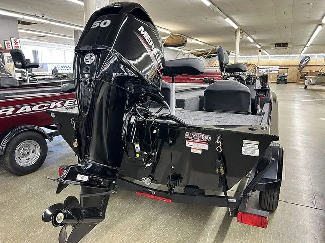 Slide: The Image of Tracker Pro 170 2026 - 11