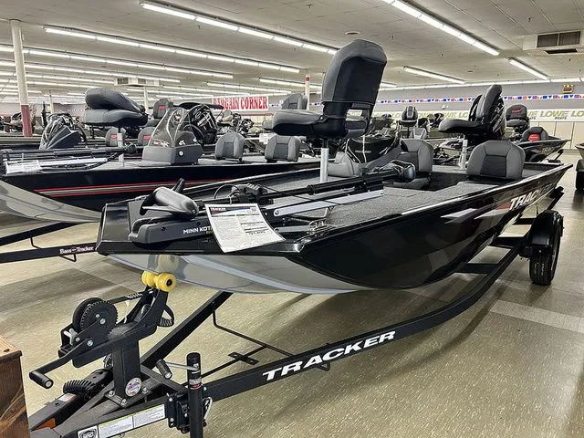 Slide: The Image of Tracker Pro 170 2026 - 3